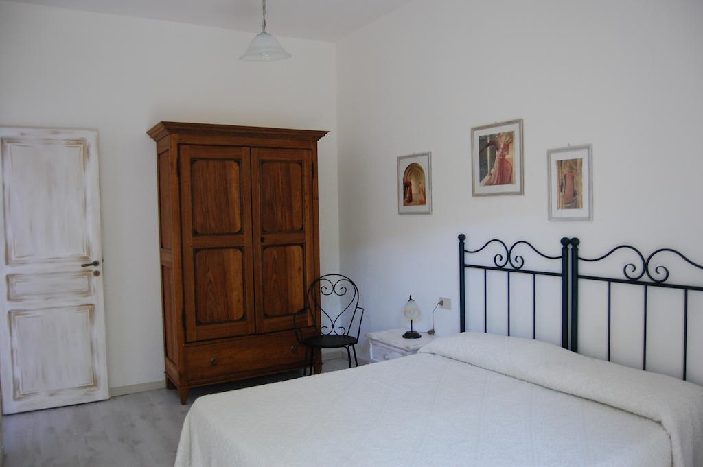 Andrea E Valentina Bed & Breakfast ซาร์คิตตู กูเญรี ห้อง รูปภาพ