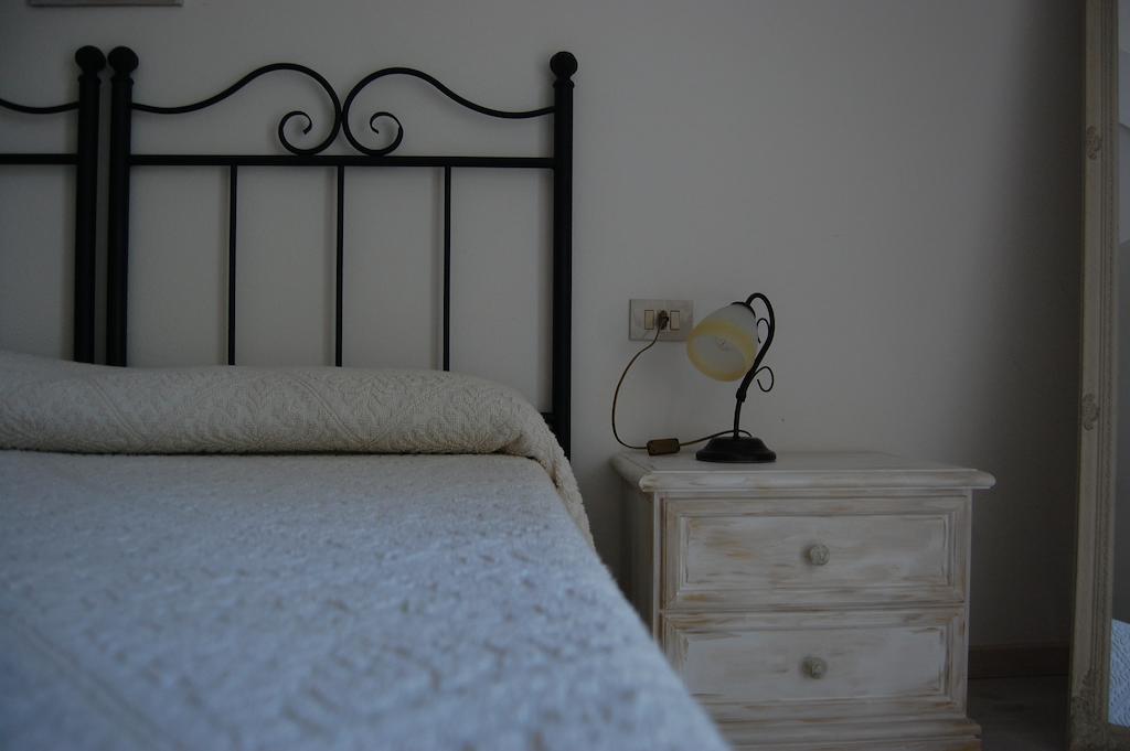Andrea E Valentina Bed & Breakfast ซาร์คิตตู กูเญรี ห้อง รูปภาพ